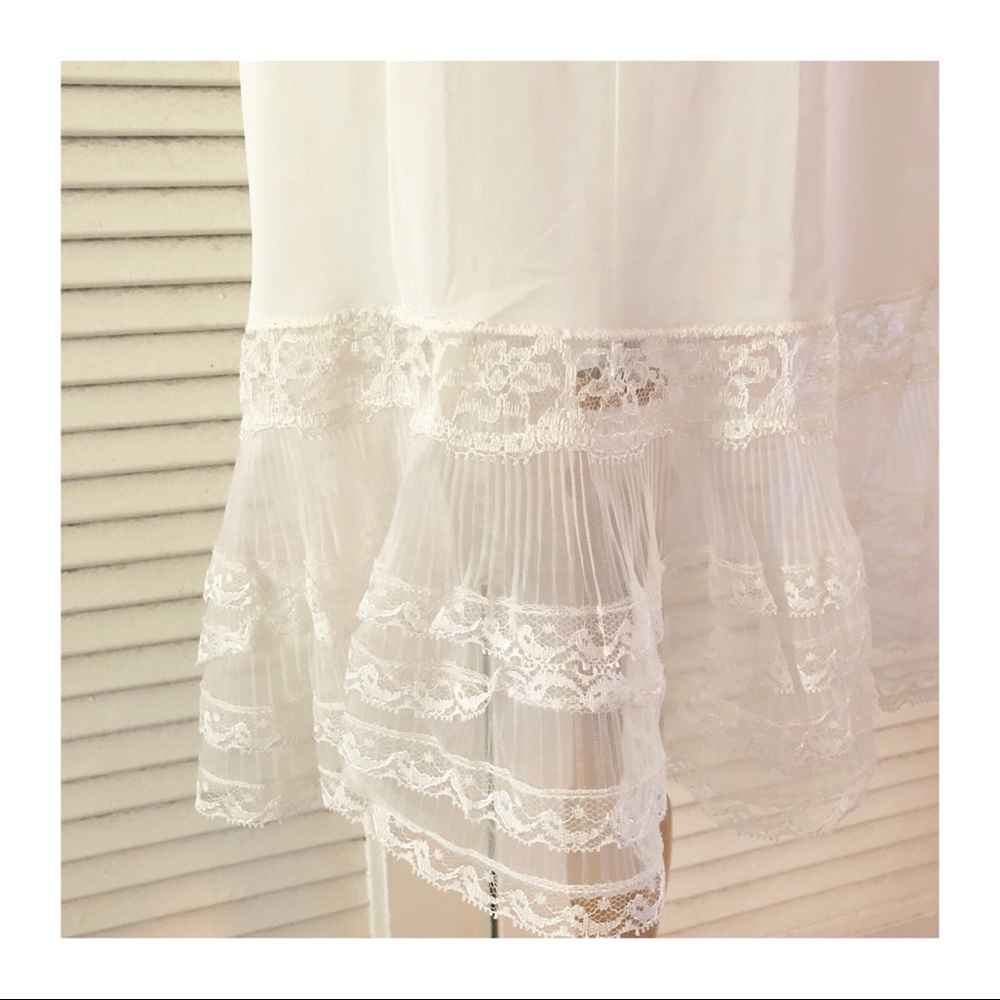 Vintage White Slip With Accordion Pleating 😍, M/L - Picture 4 of 4